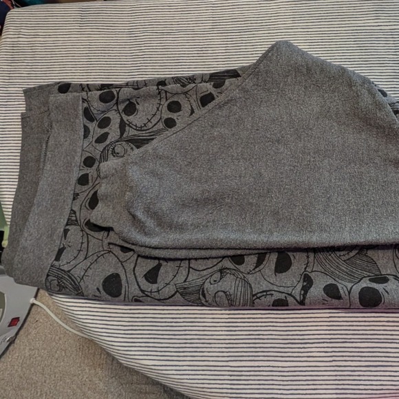 Tim Burtons The Nightmare Before Christmas Large $45 Jack Skellington Sally Top - Picture 12 of 12